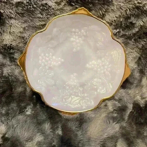 Vintage Anchor Hocking Milk Glass Grape Pattern Gold  Trim
Footed Bowl - Picture 3 of 11